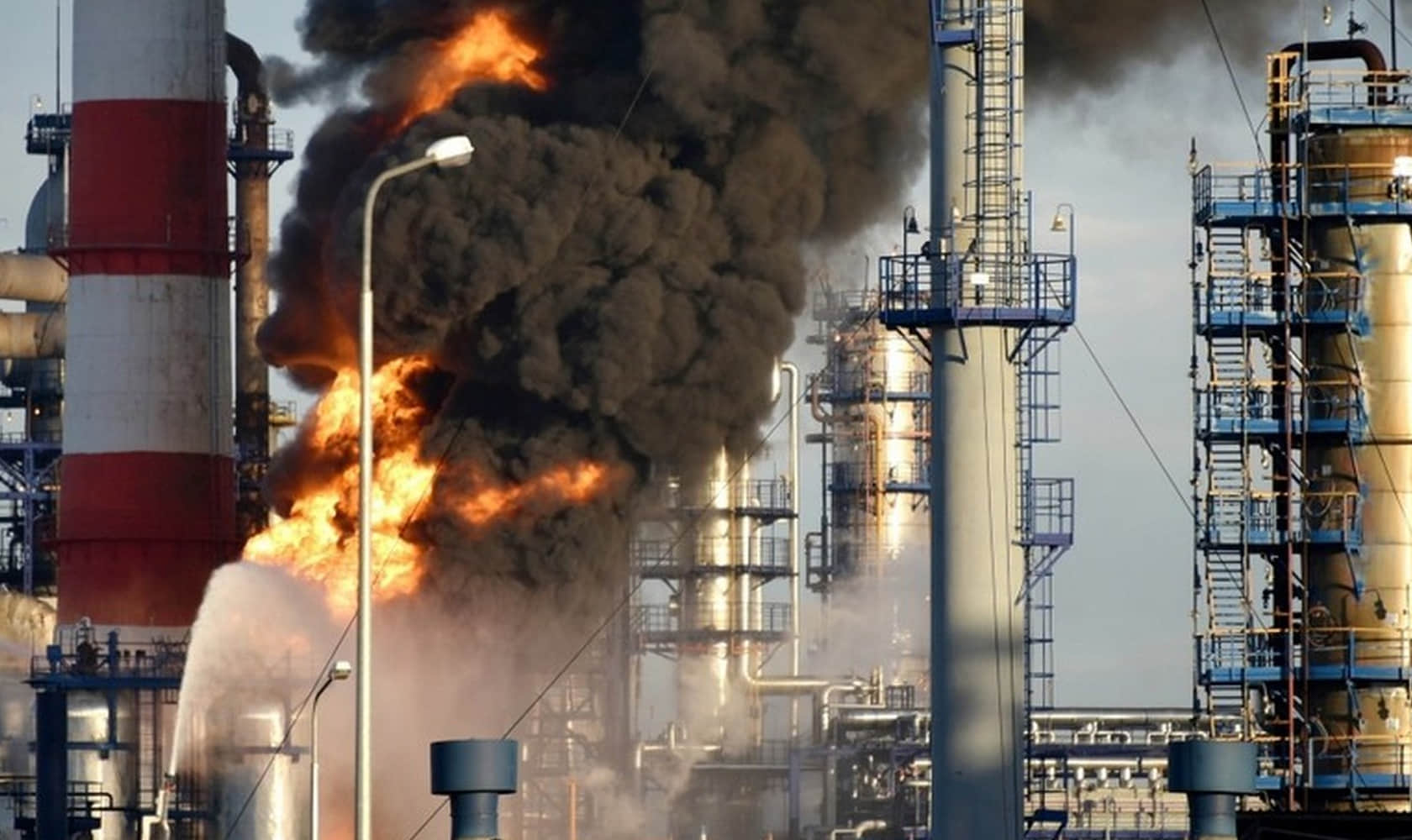 8 дугаар сарын байдлаар ОХУ-ын 24 орчим томоохон газрын тос боловсруулах үйлдвэр Украины дроны цохилтод ямар нэг байдлаар өртжээ